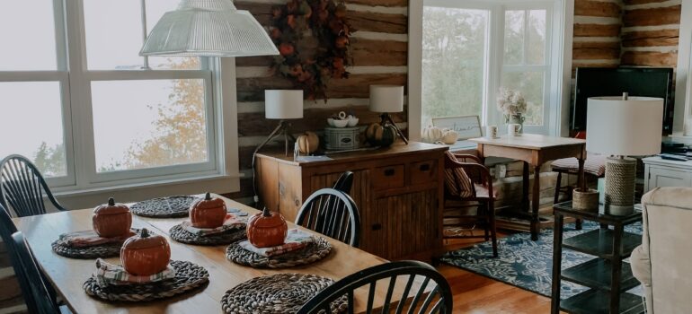 Cute fall dining room with hardwood flooring